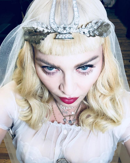 Мадонна в фате и свадебном платье. Фото www.instagram.com/madonna
