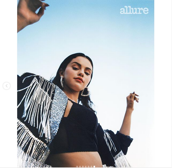 Селена Гомес снялась в фотосессии для Allure. Фото скриншот: instagram.com/selenagomez/