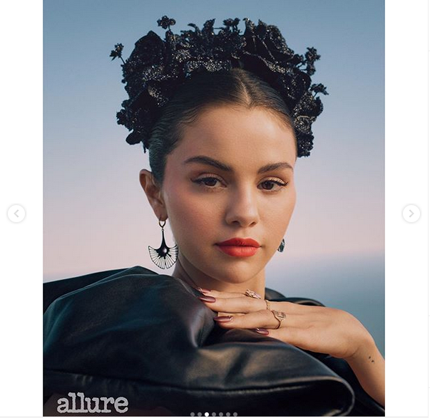 Селена Гомес снялась в фотосессии для Allure. Фото скриншот: instagram.com/selenagomez/