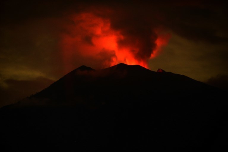 Извержение вулкана Агунг на Бали. Фото AFP
