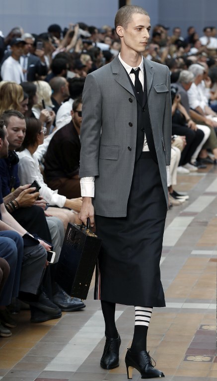 Показ Тома Брауна на Неделе моды в Париже. Фото AFP