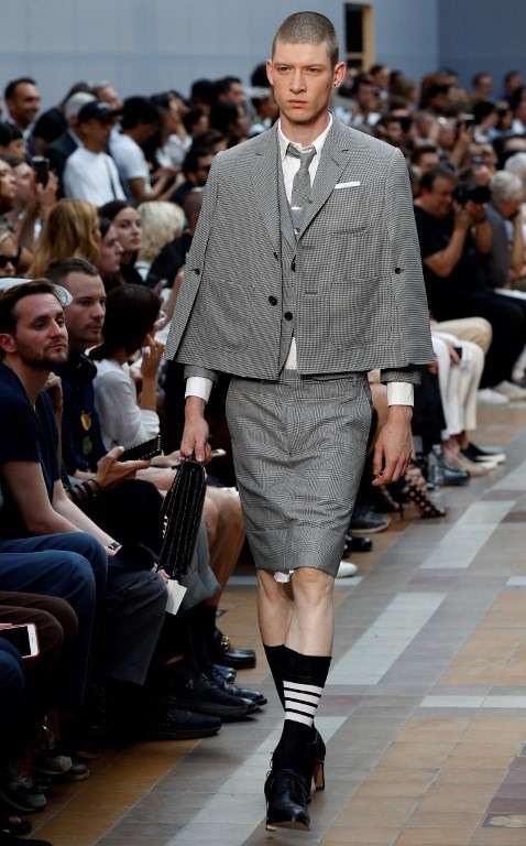 Показ Тома Брауна на Неделе моды в Париже. Фото AFP