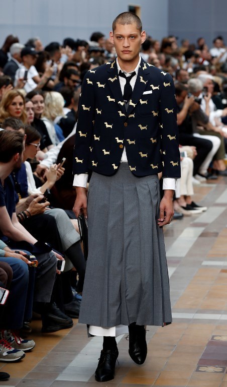 Показ Тома Брауна на Неделе моды в Париже. Фото AFP