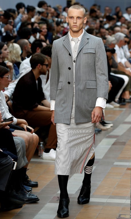 Показ Тома Брауна на Неделе моды в Париже. Фото AFP