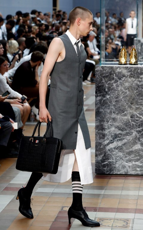 Показ Тома Брауна на Неделе моды в Париже. Фото AFP