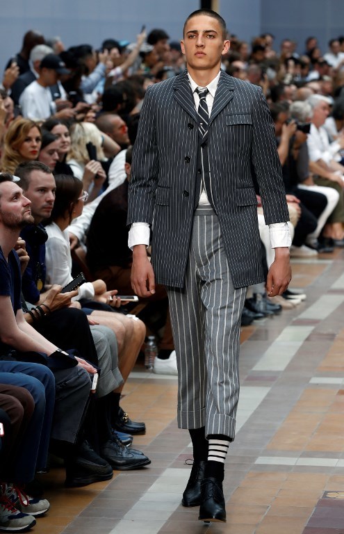 Показ Тома Брауна на Неделе моды в Париже. Фото AFP