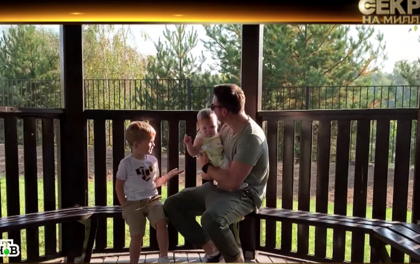 Сергей Лазарев с детьми. Фото youtube.com/watch?v=LHAaPO6vDzM