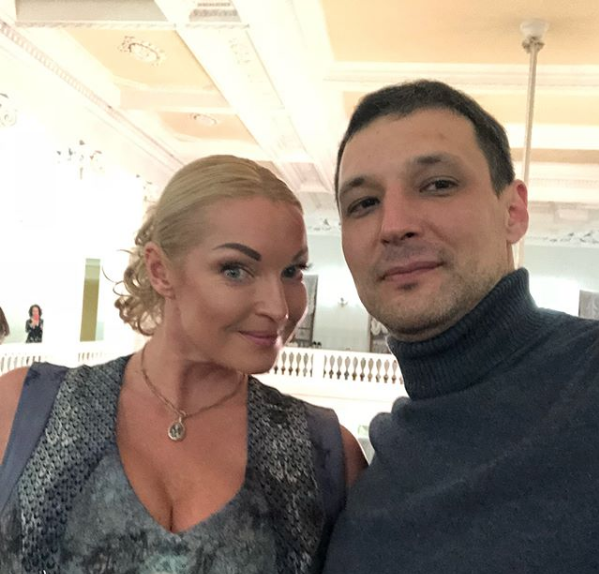 Анастасия Волочкова с Михаилом. Фото Скриншот Instagram: volochkova_art