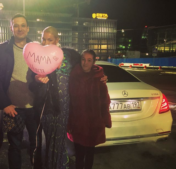 Анастасия Волочкова с Михаилом и дочерью Ариадной. Фото Скриншот Instagram: volochkova_art