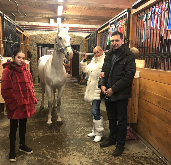 Анастасия Волочкова с Михаилом и дочерью Ариадной. Фото Скриншот Instagram: volochkova_art