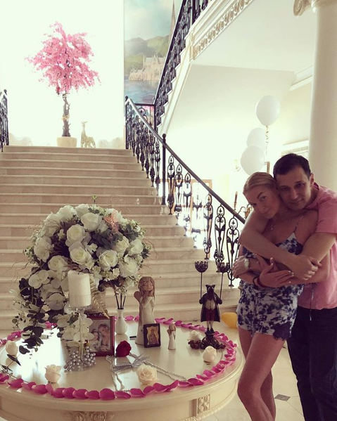 Анастасия Волочкова с Михаилом. Фото Скриншот Instagram: volochkova_art