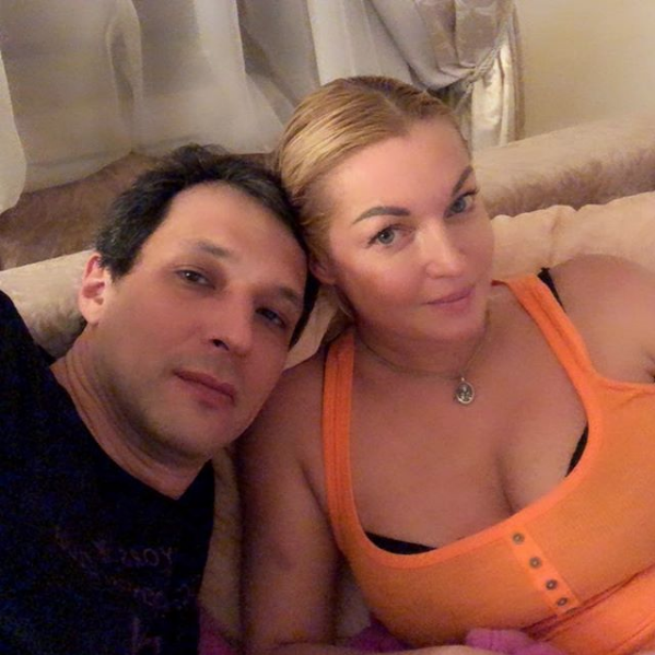 Анастасия Волочкова с Михаилом. Фото Скриншот Instagram: volochkova_art