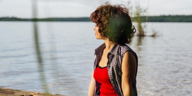 Кадр из сериала "Охота на певицу".