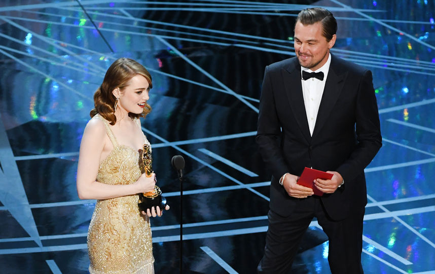 Леонардо ДиКаприо вручил "Оскар" Эмме Стоун. Фото Getty
