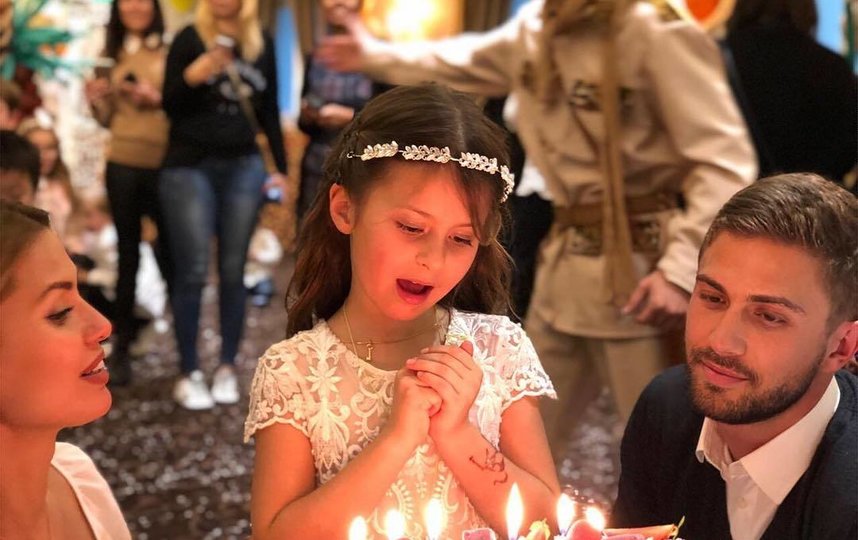 Виктория Боня и Алекс Смёрфит с дочкой. Фото instagram.com/alexandersmurfit.