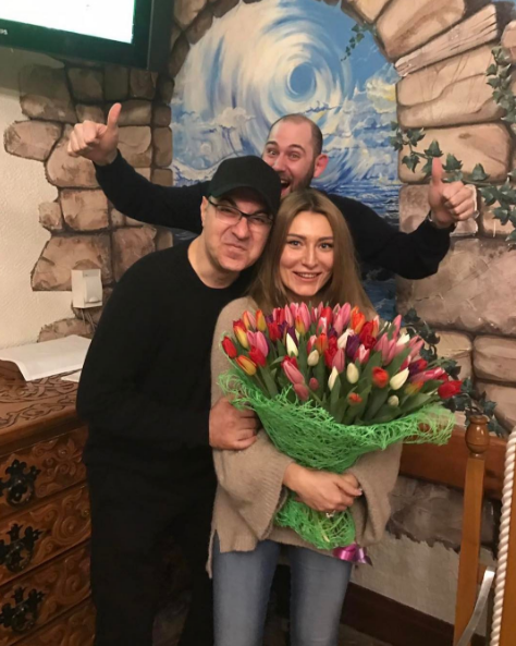 Гарик Мартиросян с женой Жанной и Семёном Слепаковым. Фото www.instagram.com/jannalevina_martirosyan