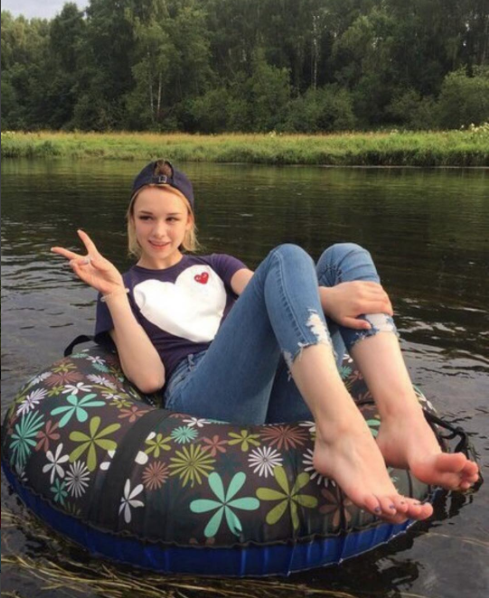 instagram.com/_diana_shurygina_/?hl=ru.