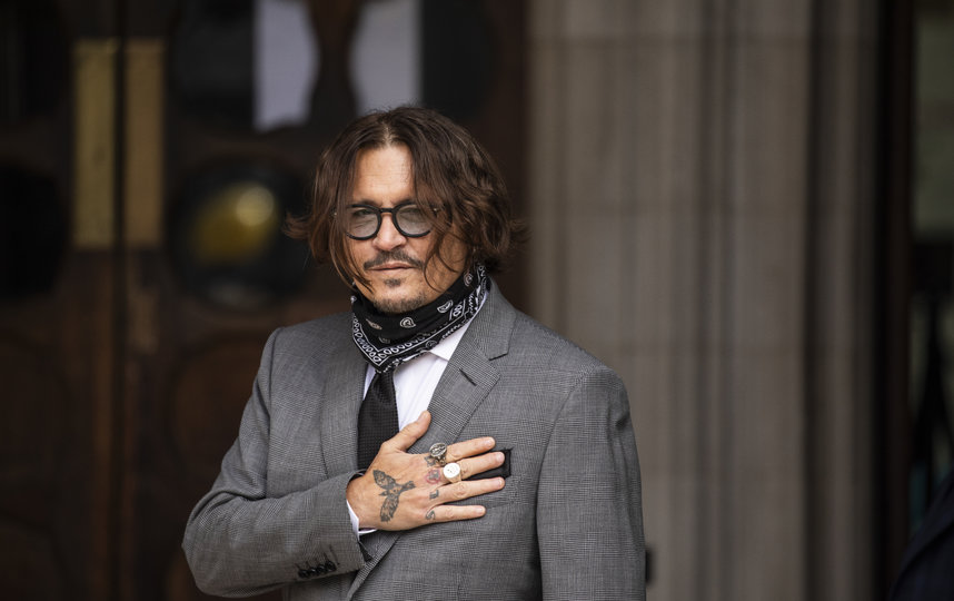 Джонни Депп у здания суда в Лондоне. Фото Getty
