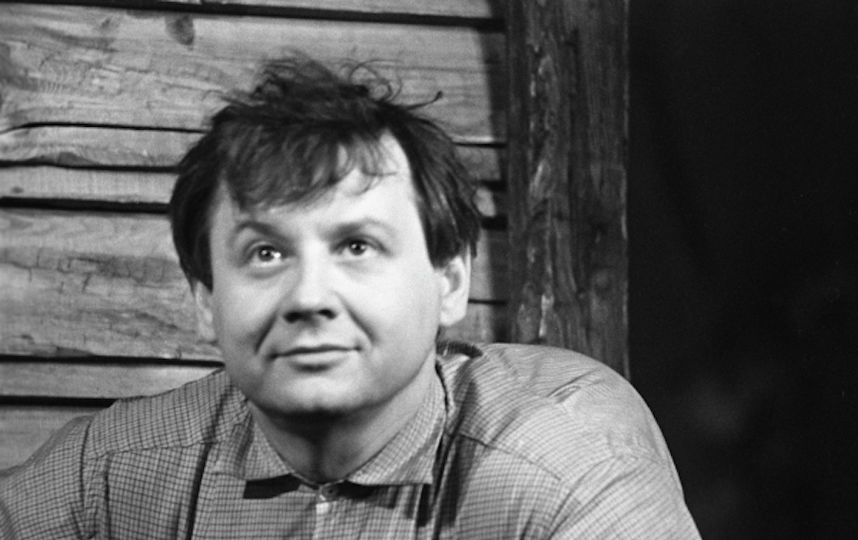 Актер театра и кино, народный артист СССР Олег Павлович Табаков в спектакле театра "Современник" – "Баллада о невеселом кабачке", 1967-й год. Фото РИА Новости
