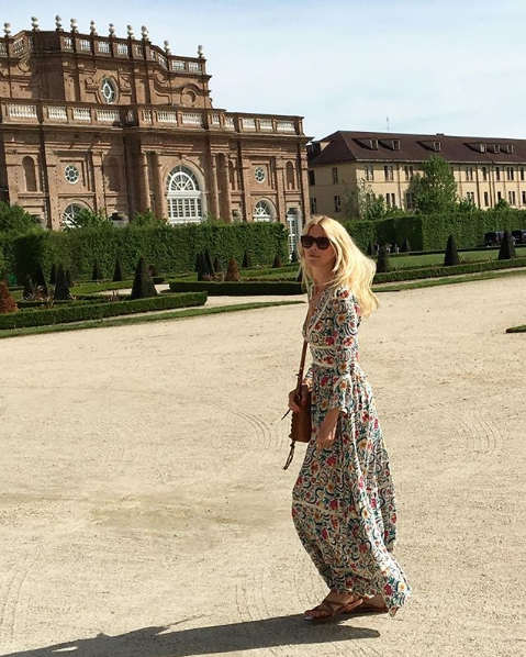 instagram.com/claudiaschiffer/.