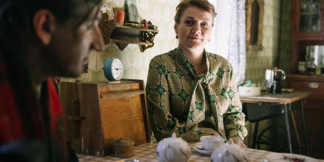 Анна Уколова в роли матери Елены Вяльбе.
