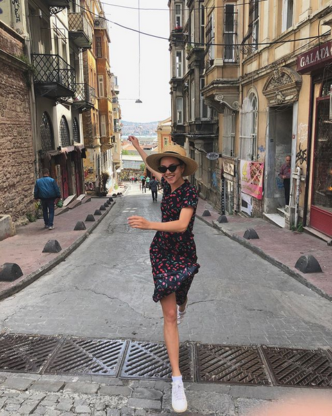 Актриса Стася Милославская, новая возлюбленная актёра. Фото скриншот: instagram.com/milostasii/