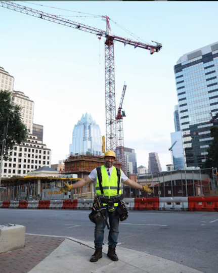 Строитель из Техаса по имени Омар. Фото www.instagram.com/justaconstructionguy