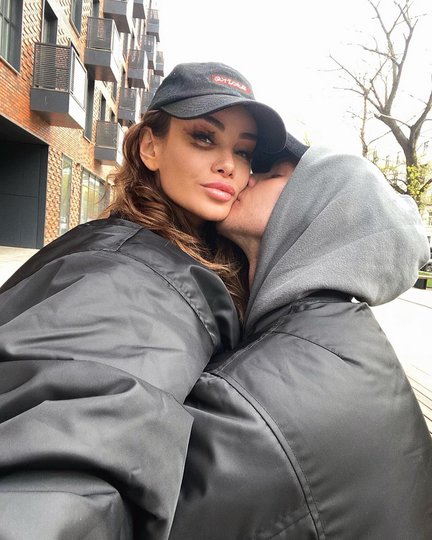 Айза Анохина и Олег Майами. Фото instagram.com/aizalovesam.