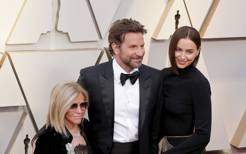 Брэдли Купер с матерью и Ириной Шейк. Фото Getty