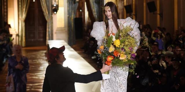 Белла Хадид. Показ Vivienne Westwood.