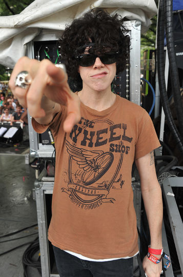 Лаура Перголицци выступает под инициалами LP. Это американская певица итальянского происхождения, автор-исполнитель. И она возглавляет наш хитпарад. Фото Getty