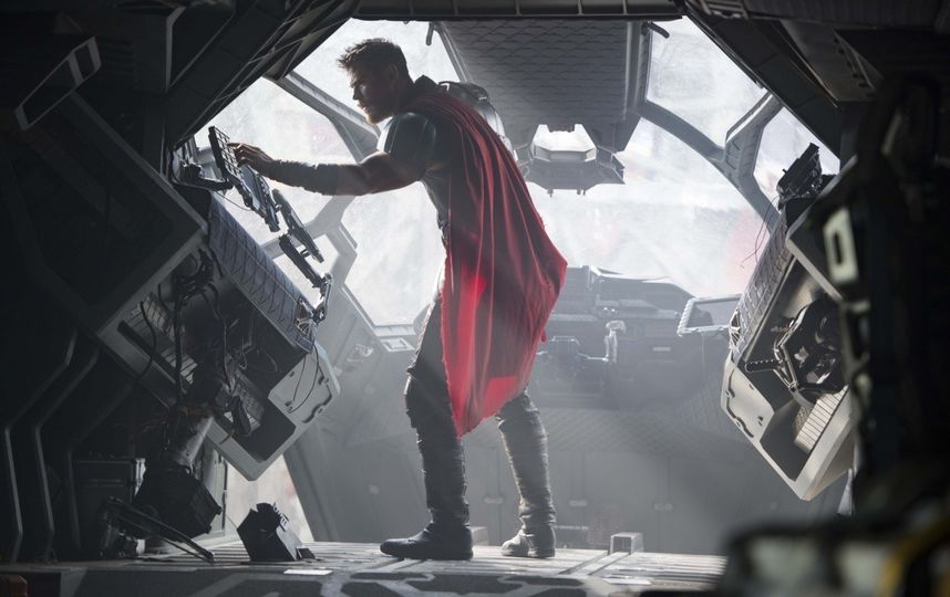 Кадр из фильма "Тор: Рагнарёк" . Фото kinopoisk.ru