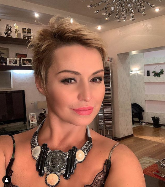 Умоляла не забирать меня: Катя Лель рассказала о контакте с инопланетянами