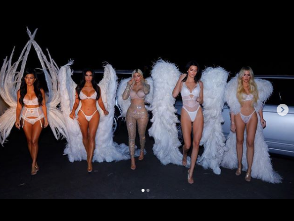 В Хеллоуин Ким Кардашьян с сёстрами стали "ангелами" Victoria's Secret