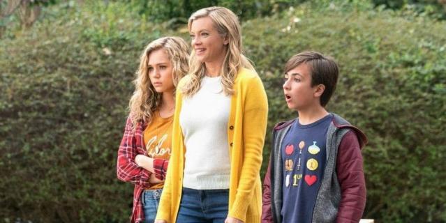 Кадр из сериала "Старгёрл".