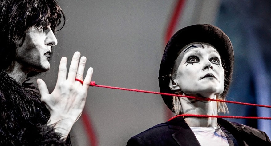 Сцена из спектакля "Идиот". Фото Пресс-служба Театра Наций