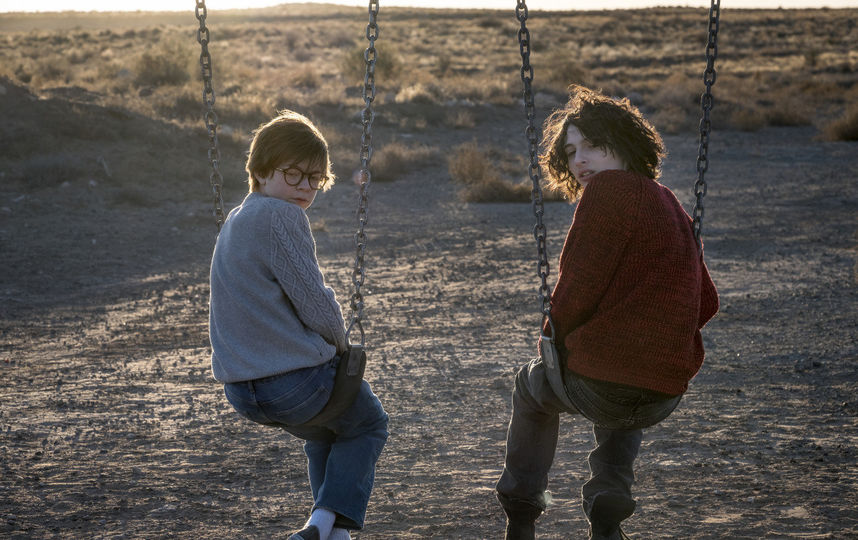 Теодор вместе с лучшим другом Борисом. Фото "Каро-Премьер", kinopoisk.ru