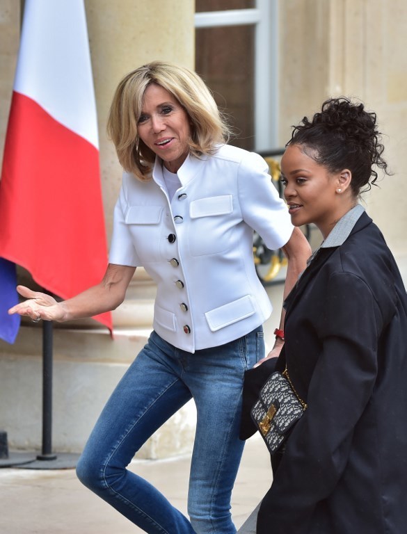 Рианна и Брижит Макрон. Фото AFP