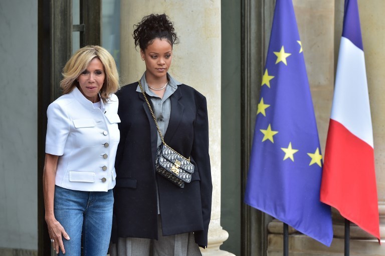 Рианна и Брижит Макрон. Фото AFP