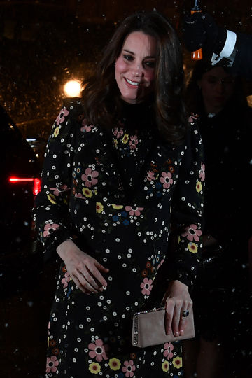В снегопад в туфлях и лёгком платье: Кейт Миддлтон нарядилась не по погоде