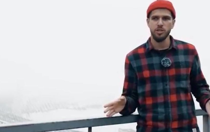 Руслан Усачев разбирает главные новости недели. Фото Скриншот Youtube