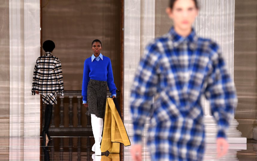 Виктория Бекхэм представила новую коллекцию Осень/Зима-2020. Фото AFP