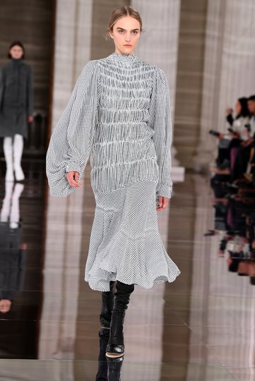 Виктория Бекхэм представила новую коллекцию Осень/Зима-2020. Фото AFP