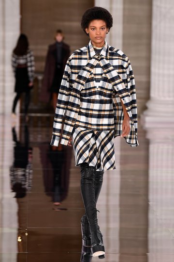 Виктория Бекхэм представила новую коллекцию Осень/Зима-2020. Фото AFP