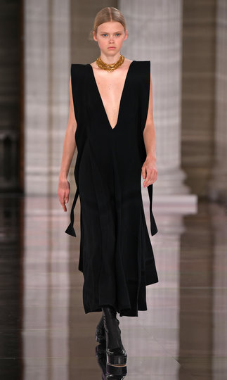 Виктория Бекхэм представила новую коллекцию Осень/Зима-2020. Фото AFP