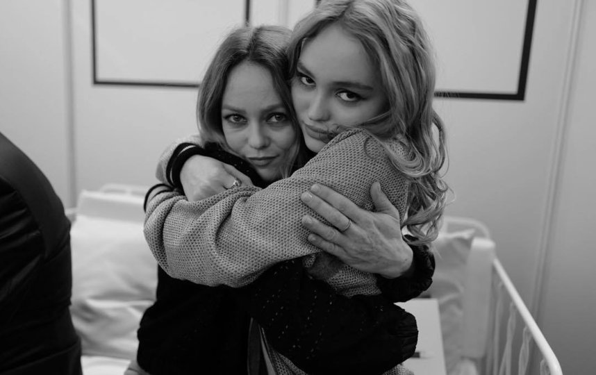 Ванесса Паради и Лили-Роуз Депп. Фото instagram.com/lilyrose_depp.