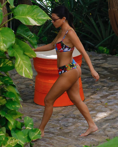 Кортни Кардашьян. Фото скриншот: instagram.com/kourtneykardash/