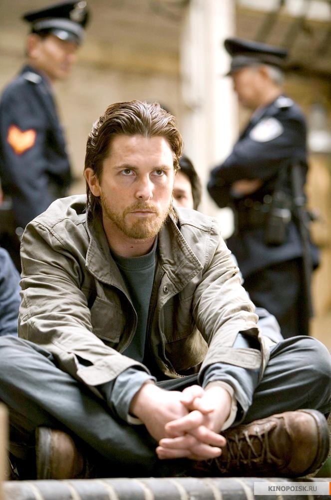 Кристиан Бэйл в фильме "Бэтмен: Начало". Фото "Каро-Премьер"., kinopoisk.ru