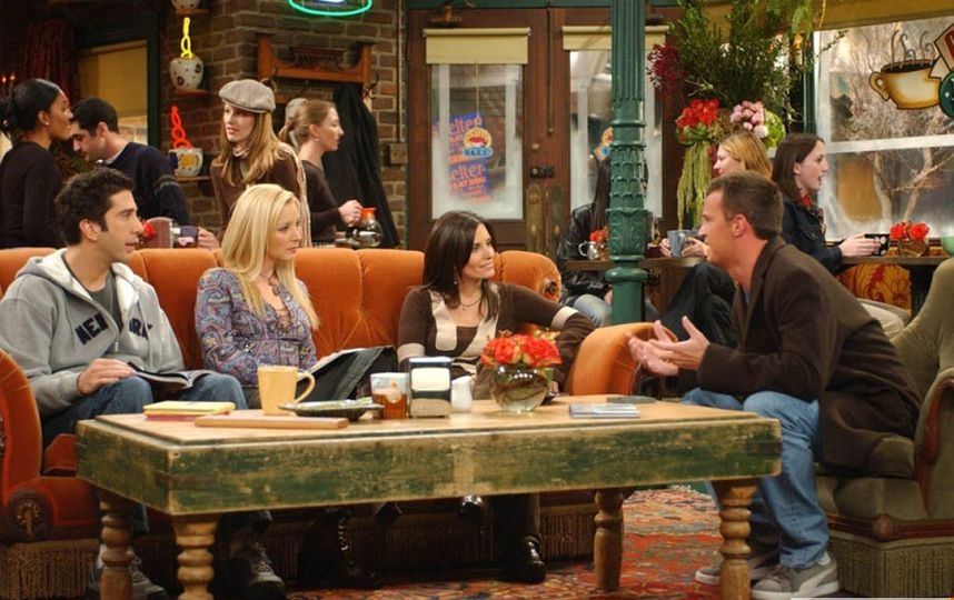 Кадр из сериала "Друзья". Фото "Юниверсал Пикчерс Рус", kinopoisk.ru