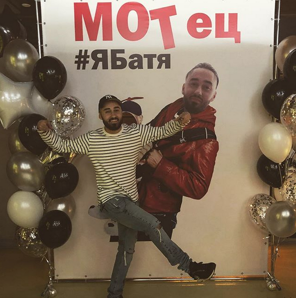 Рэп-исполнитель Мот с семьёй. Фото Скриншот instagram.com/mmott23/